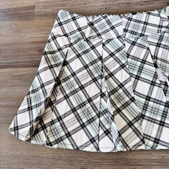 Forever 21. Size Large - Picture 5 of 14